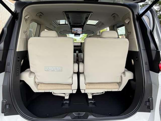 Lexus LM 2024-08 7818744-19