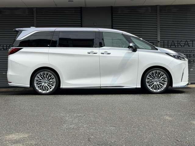 Lexus LM 2024-08 7818744-3
