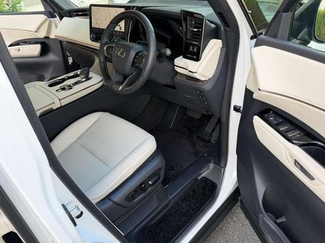 Lexus LM 2024-08 7818744-8