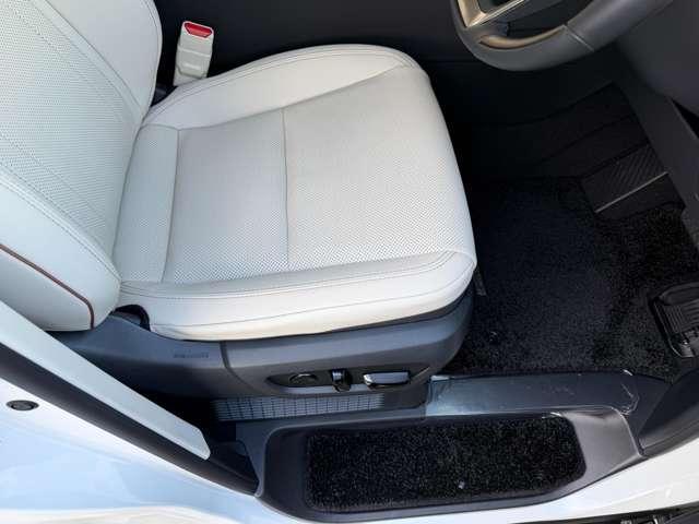Lexus LM 2024-08 7818744-9