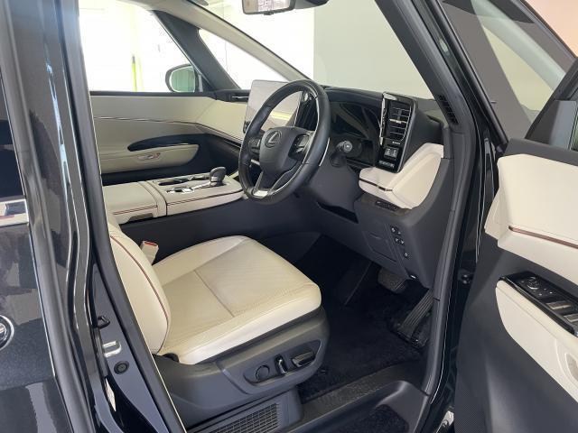 Lexus LM 2024-09 7818830-11