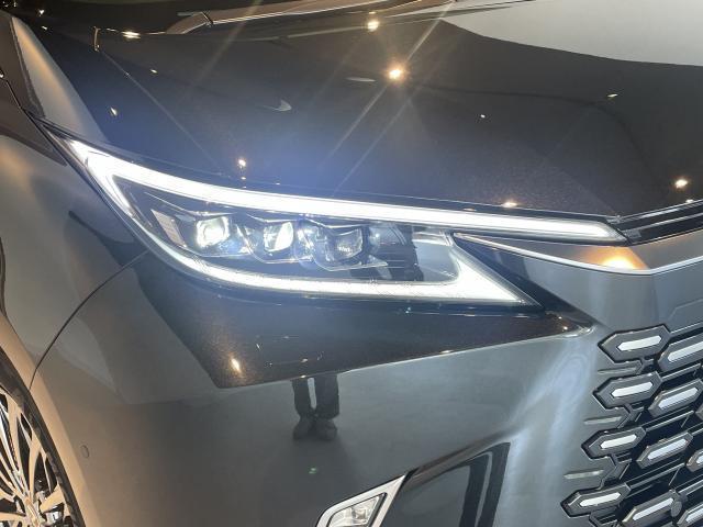 Lexus LM 2024-09 7818830-4