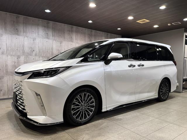 Lexus LM 2024-09 7822816-12