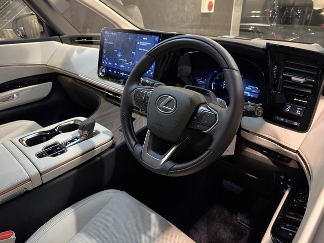 Lexus LM 2024-09 7822816-13