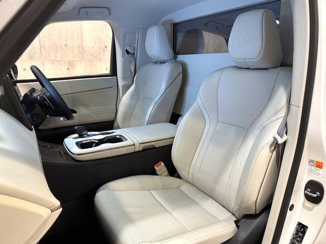 Lexus LM 2024-09 7822816-18