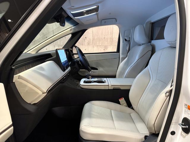 Lexus LM 2024-09 7822816-19