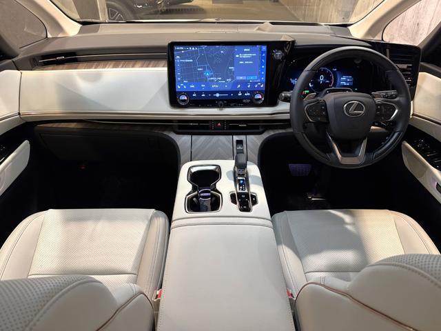 Lexus LM 2024-09 7822816-6