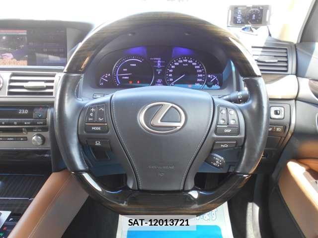 Lexus LS 2014-02 7812052-17