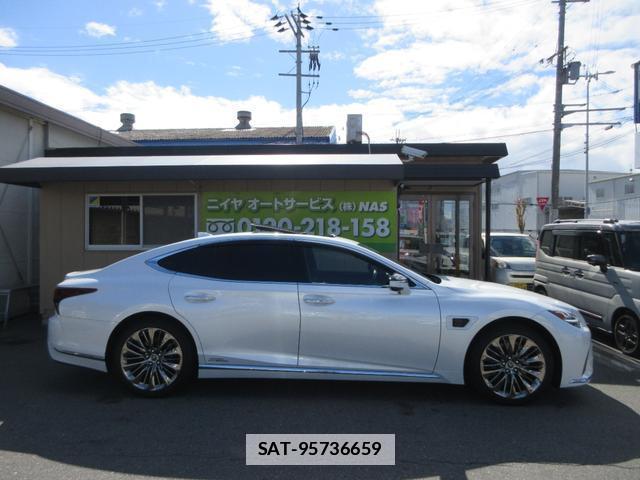 Lexus LS 2021-07 7812450-2