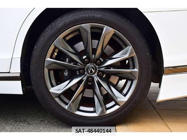 Lexus LS 2019-04 7815335-13