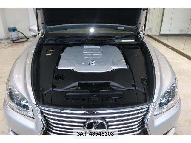 Lexus LS 2015-01 7816060-7