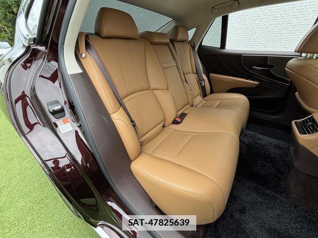 Lexus LS 2018-03 7819886-14
