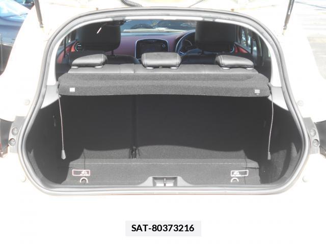Renault LUTECIA 2017-07 7812033-18