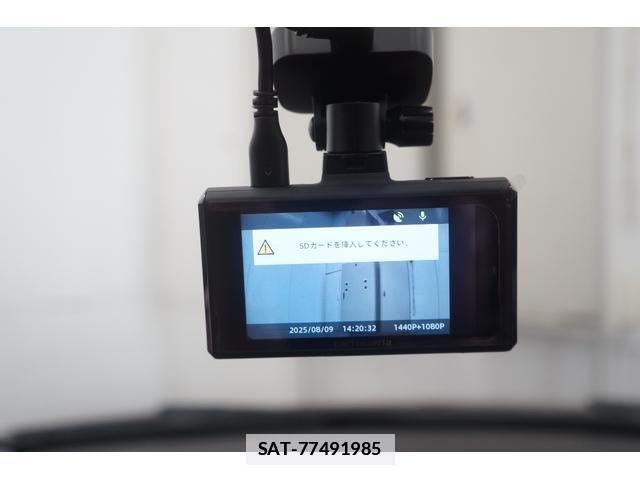 Renault LUTECIA 2018-03 7813577-18