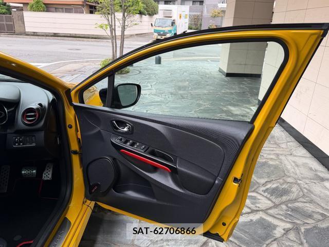Renault LUTECIA 2015-03 7813744-13