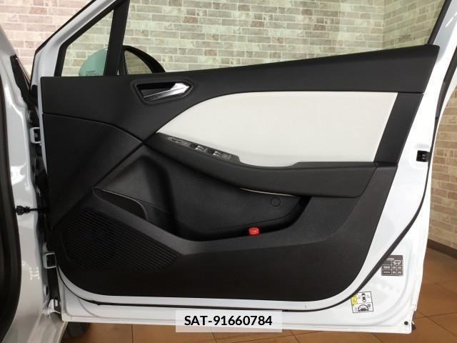 Renault LUTECIA 2021-07 7817806-19