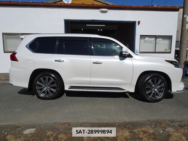 Lexus LX 2017-01 7812066-16