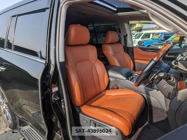 Lexus LX 2016-06 7812725-10