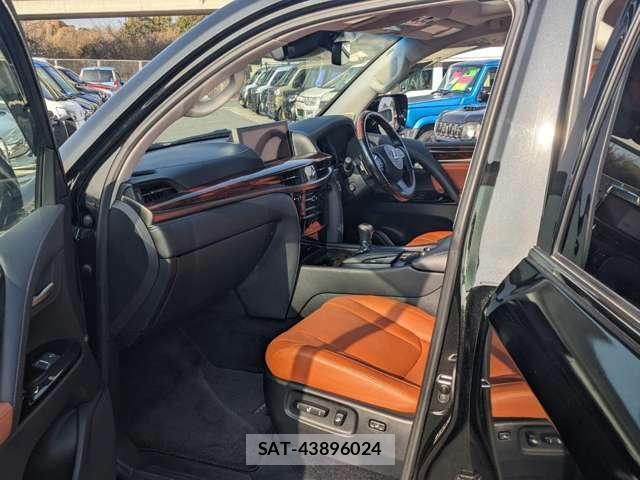 Lexus LX 2016-06 7812725-11