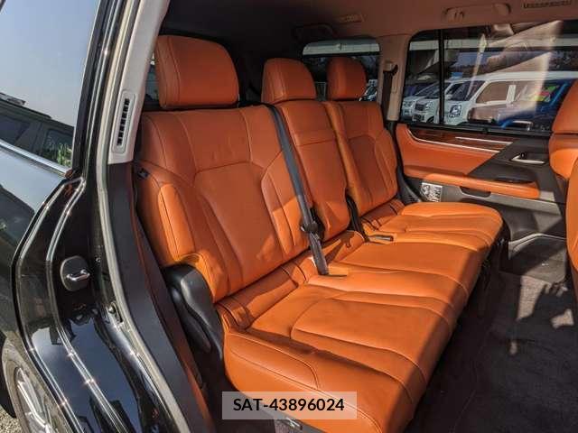 Lexus LX 2016-06 7812725-13