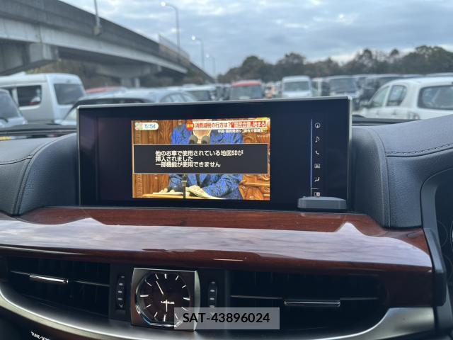 Lexus LX 2016-06 7812725-16