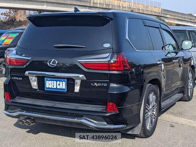 Lexus LX 2016-06 7812725-3