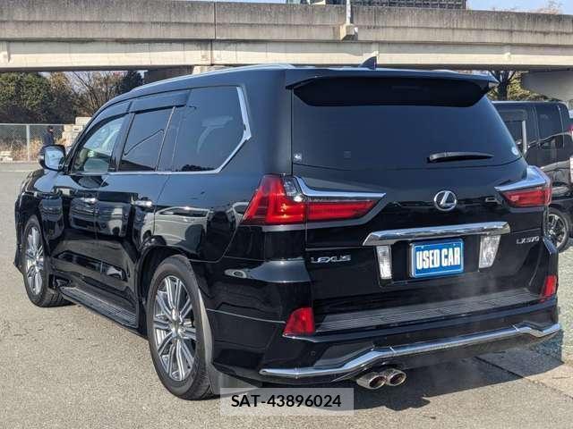 Lexus LX 2016-06 7812725-5