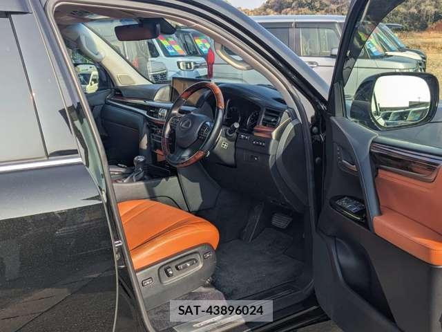 Lexus LX 2016-06 7812725-9