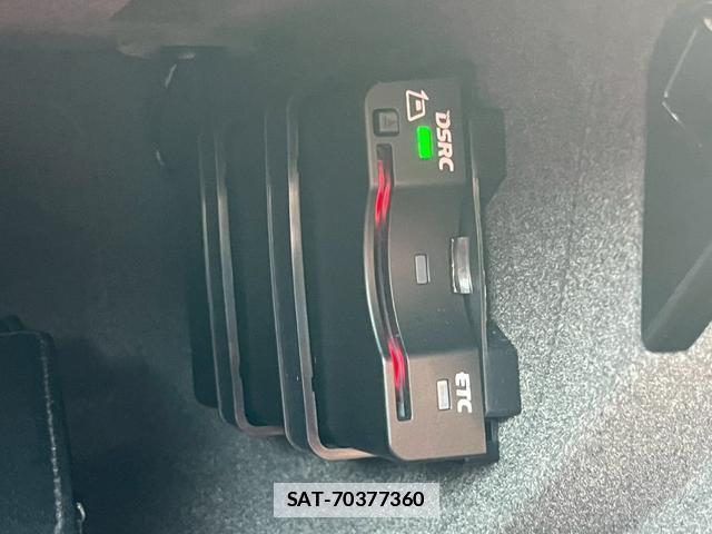 Porsche MACAN 2016-05 7812703-11