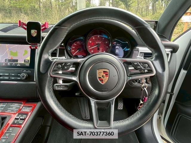 Porsche MACAN 2016-05 7812703-14