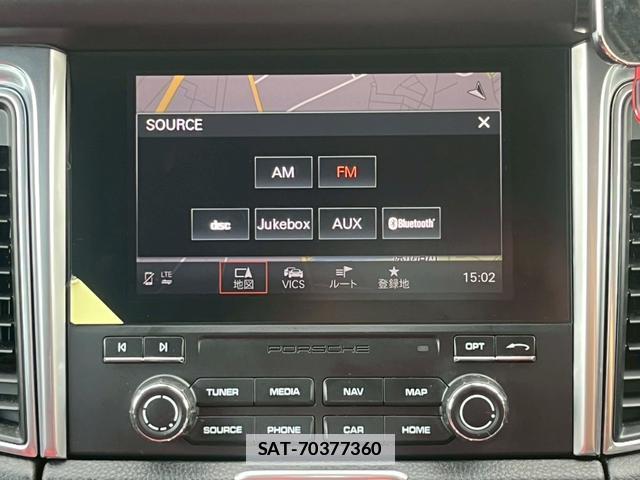 Porsche MACAN 2016-05 7812703-3