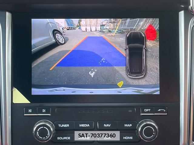 Porsche MACAN 2016-05 7812703-4
