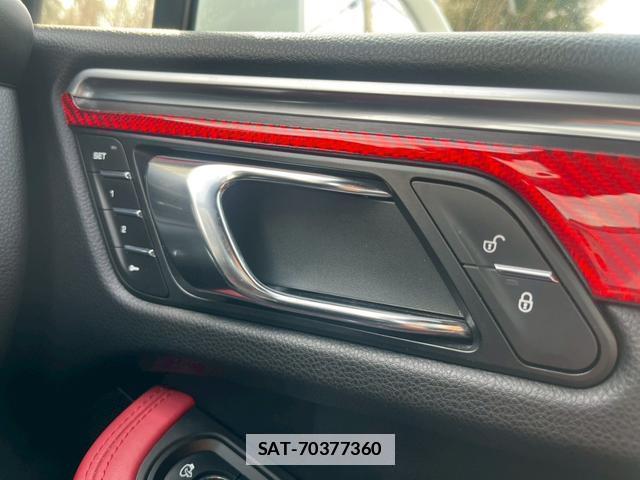 Porsche MACAN 2016-05 7812703-5