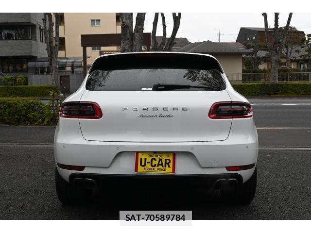 Porsche MACAN 2015-06 7812801-1