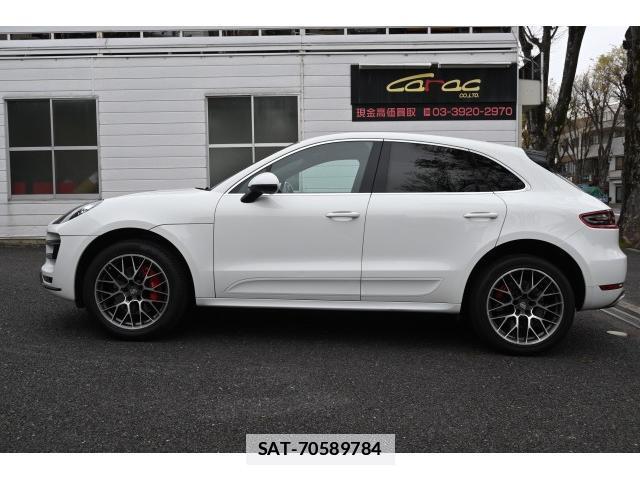 Porsche MACAN 2015-06 7812801-10