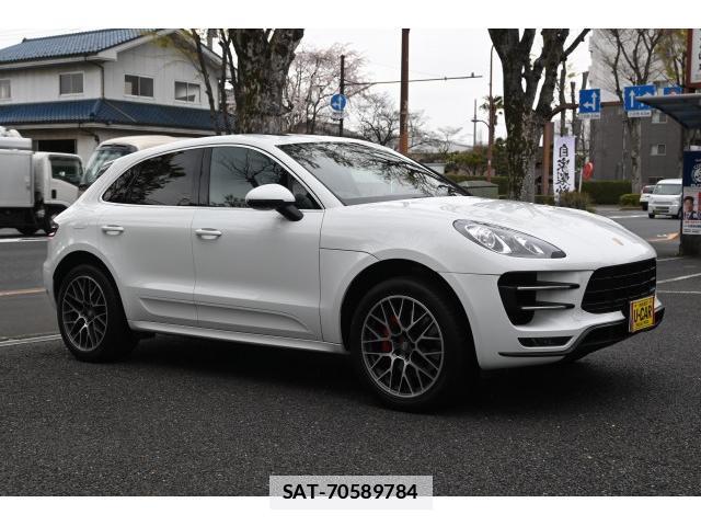Porsche MACAN 2015-06 7812801-11