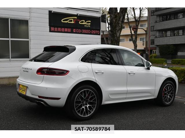Porsche MACAN 2015-06 7812801-13