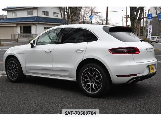 Porsche MACAN 2015-06 7812801-14