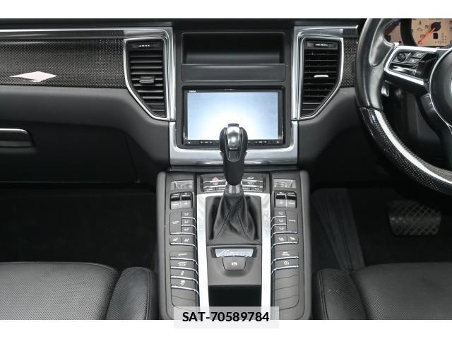 Porsche MACAN 2015-06 7812801-15