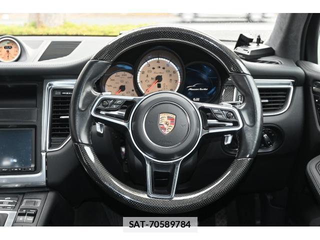 Porsche MACAN 2015-06 7812801-17