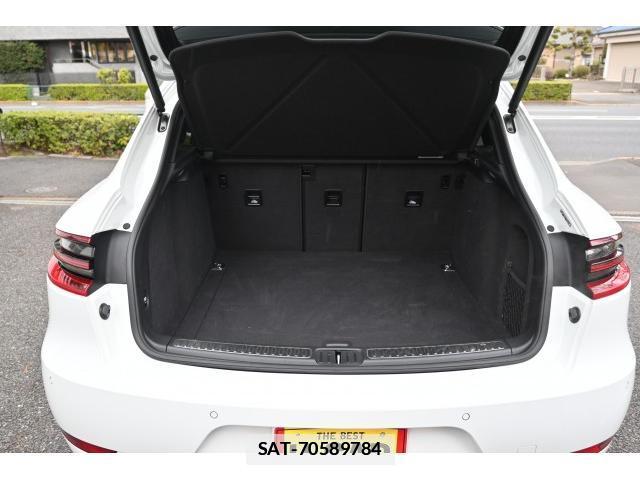 Porsche MACAN 2015-06 7812801-18