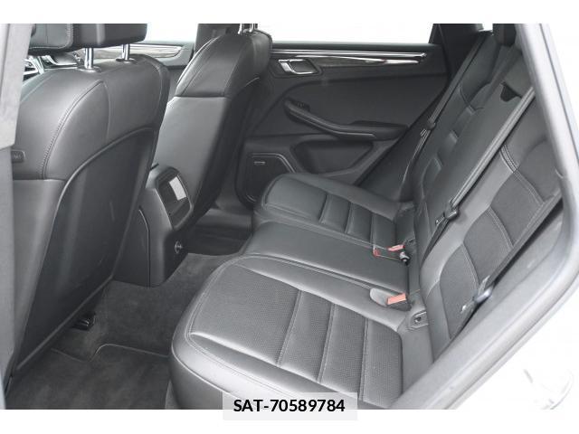 Porsche MACAN 2015-06 7812801-6