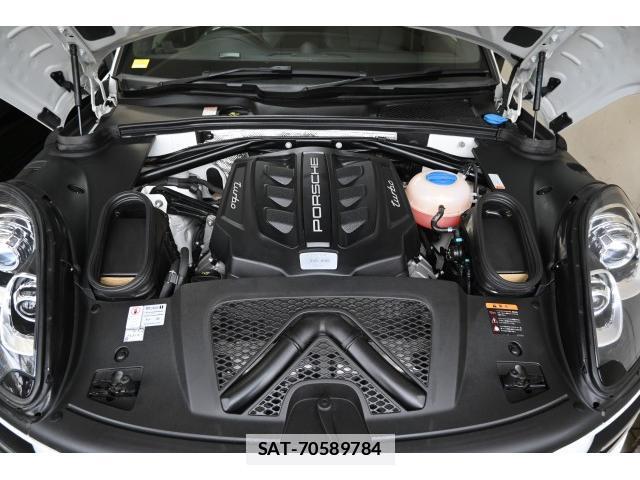 Porsche MACAN 2015-06 7812801-7