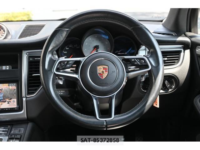 Porsche MACAN 2014-11 7812802-17