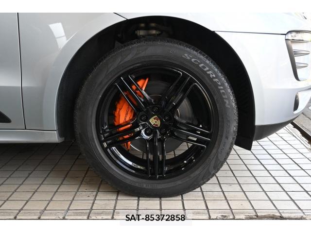 Porsche MACAN 2014-11 7812802-8