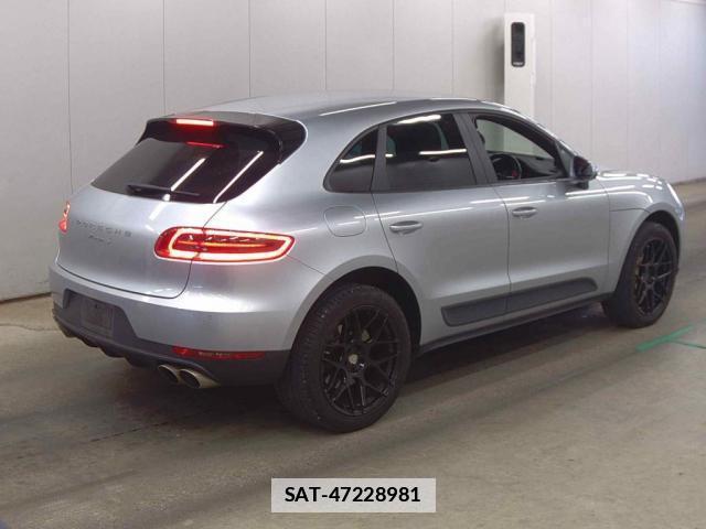 Porsche MACAN 2015-04 7815046-1