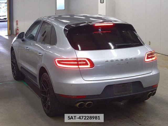 Porsche MACAN 2015-04 7815046-4