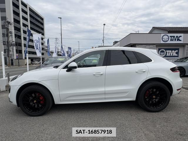 Porsche MACAN 2016-01 7815537-2