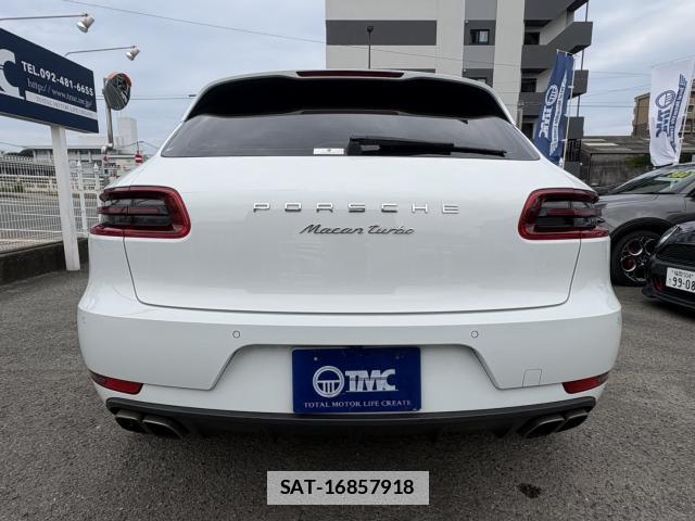 Porsche MACAN 2016-01 7815537-3
