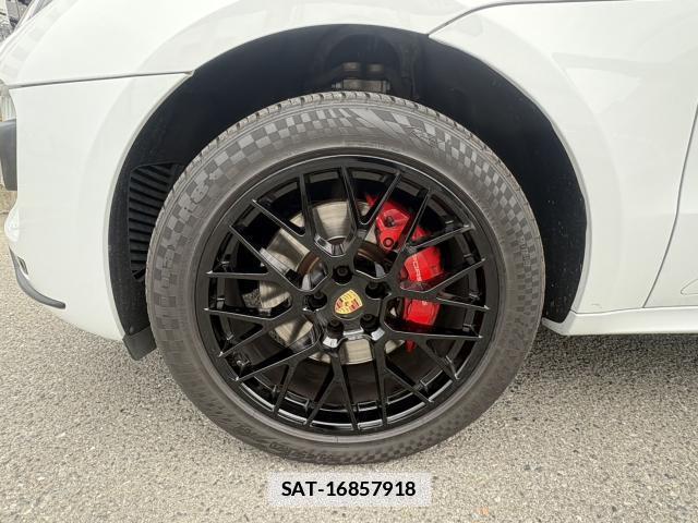 Porsche MACAN 2016-01 7815537-4